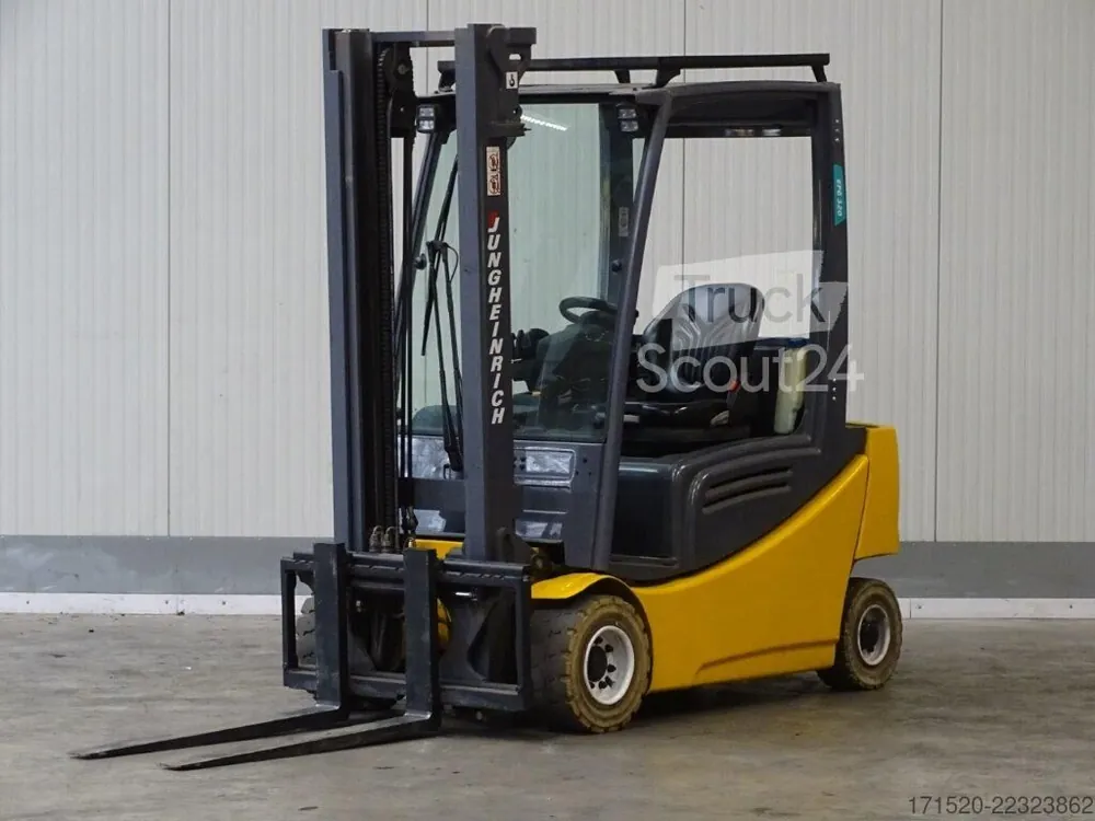 Chariot élévateur frontalJungheinrich EFG320 Nouvel Arrivage